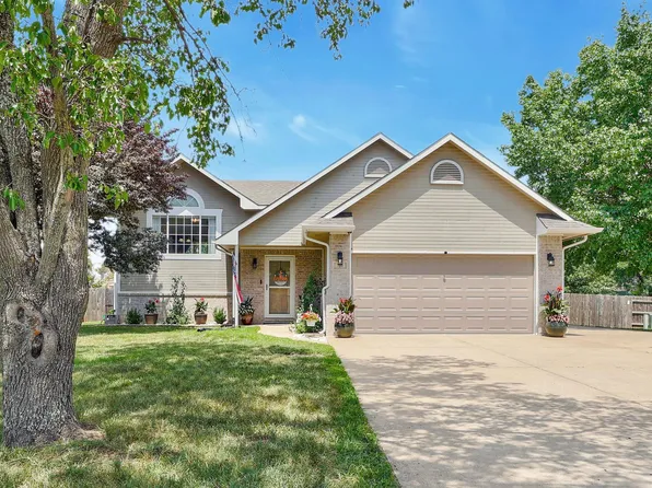 710 Lakepoint Dr, Augusta, KS 67010