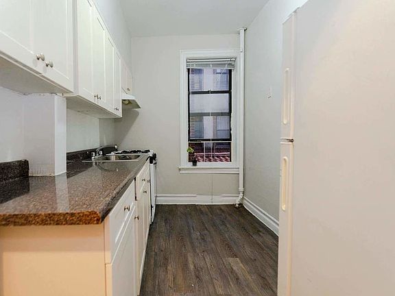 4th image of 79 Avenue O APT A2