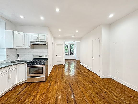 4th image of 1070 Morris Ave APT 1