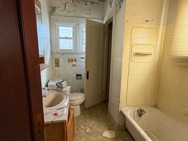 1334 N Edward St — Photo 25