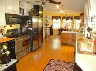 158 W Main St, Delafield, WI 53018