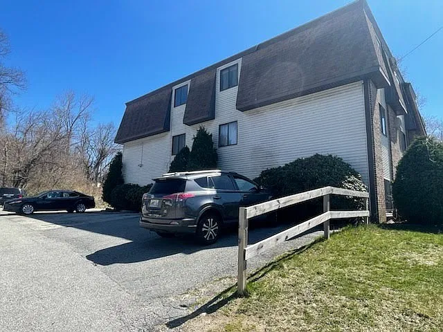 2 bed, $1,600 — Photo 3