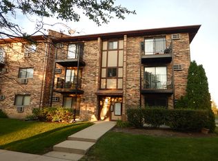 110 Klein Creek Ct APT A, Carol Stream, IL 60188