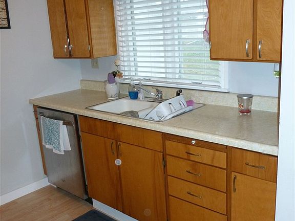 3rd image of 706 N Elm St