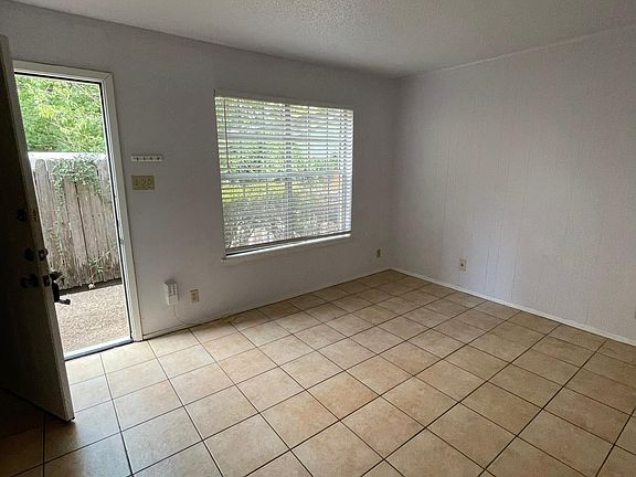 5th image of 410 Park Ln APT 104