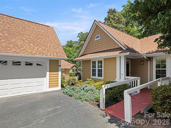 2nd image of 1301 Hyde Park Dr