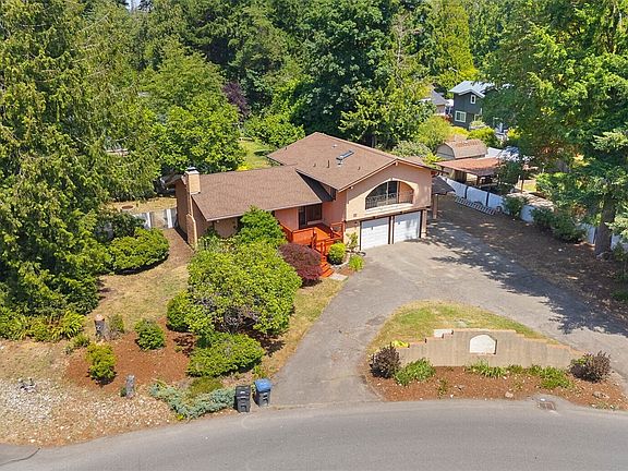 2nd image of 3560 NE Arrowhead Drive
