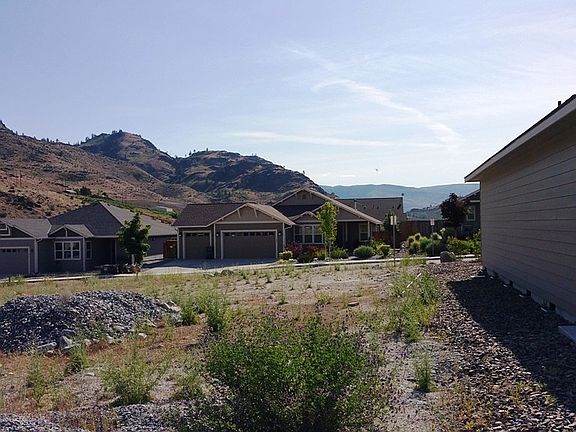 5th image of 431 Hilltop Pl