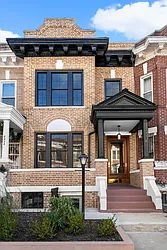 2236 Vanderveer Place