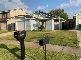 1544 Hanging Moss Ln, Gretna, LA 70056