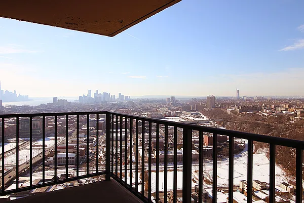 Sold by Hudson View Realty LLC | media 4