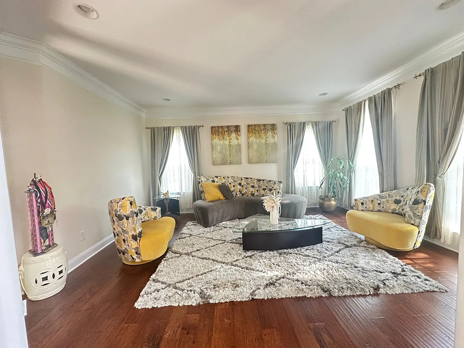 5 bed, 6000 sqft, $5,000 — Photo 3