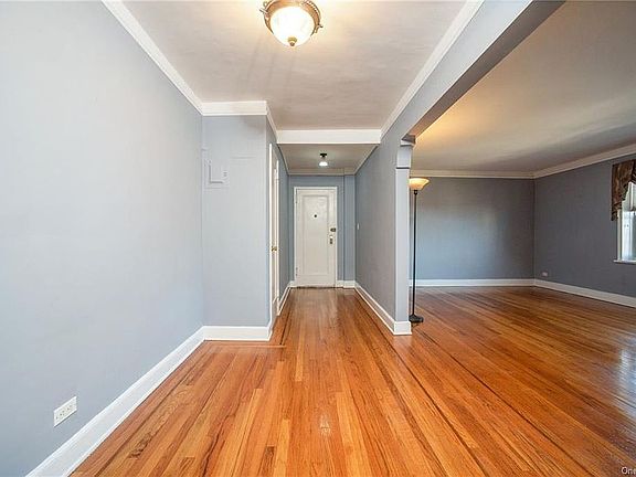5th image of 5444 Arlington Ave #K62