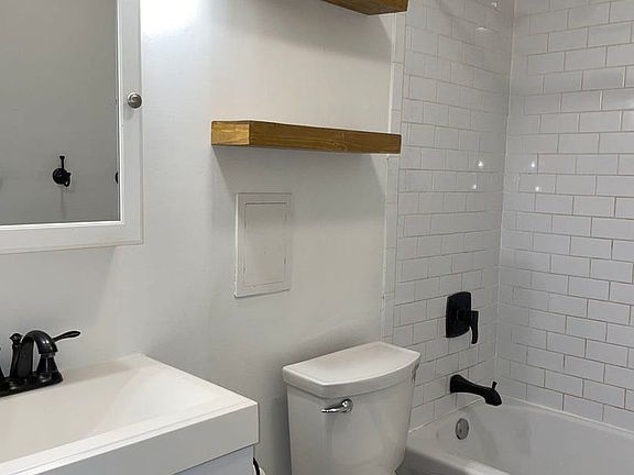 3rd image of 2212 Country Club Dr APT 3