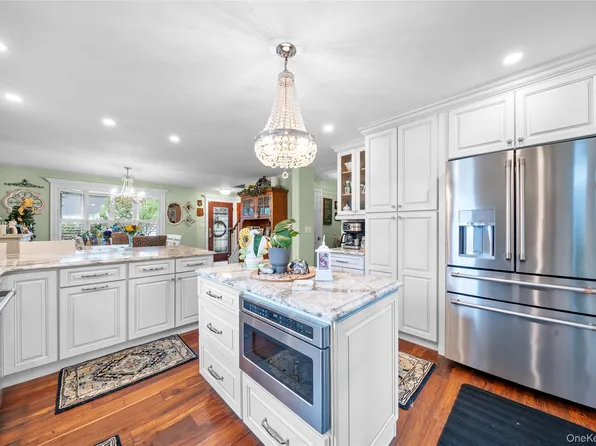 518 11th Street, West Babylon, NY 11704
