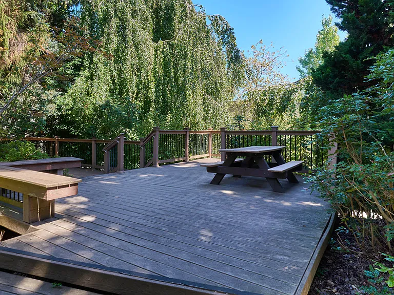 Serene sitting area at the Japanese Tea Garden