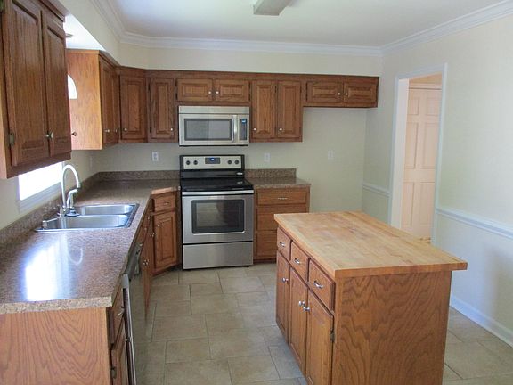 3rd image of 417 Nichols Farm Dr