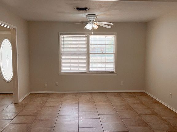 2nd image of 2220 Cimmaron Dr
