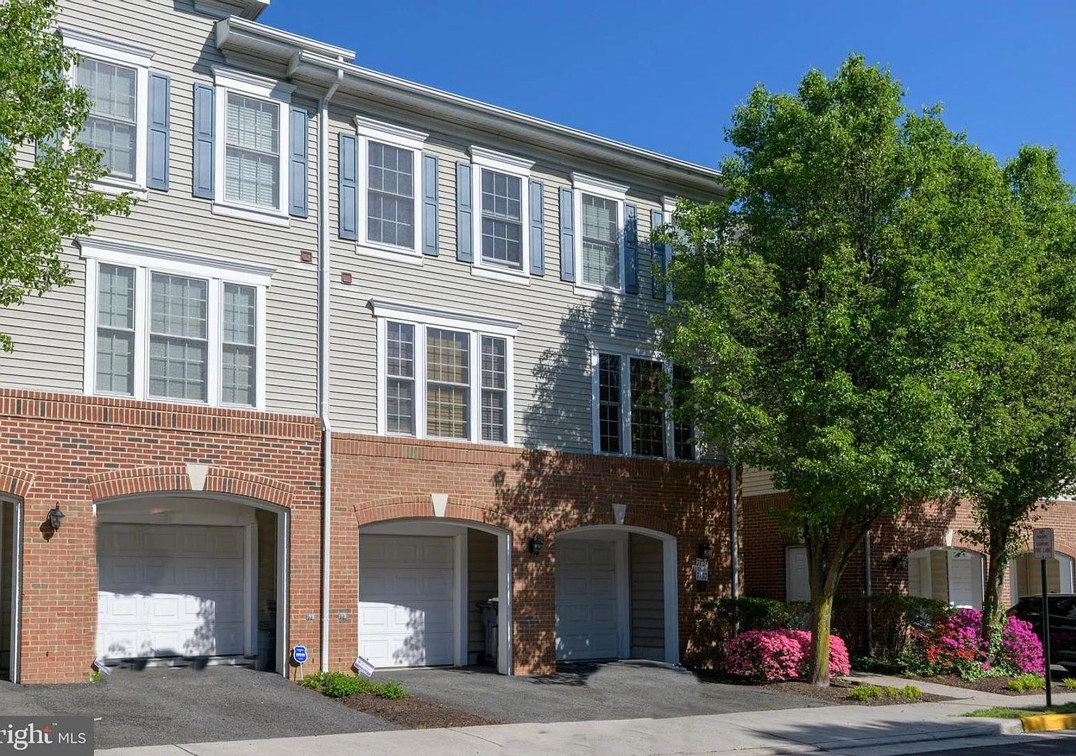 Gorgeous Townhome in Heert of Alexandria! — Photo 1