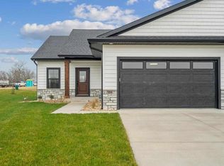 588 Maclan Cir, Iowa City, IA 52246