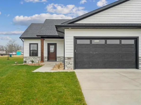 588 Maclan Cir, Iowa City, IA 52246