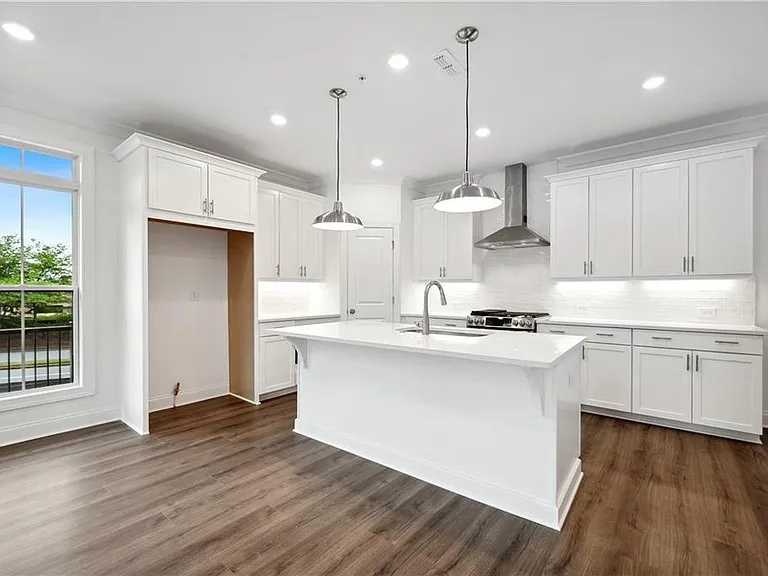 124 Downing Dr — Photo 10