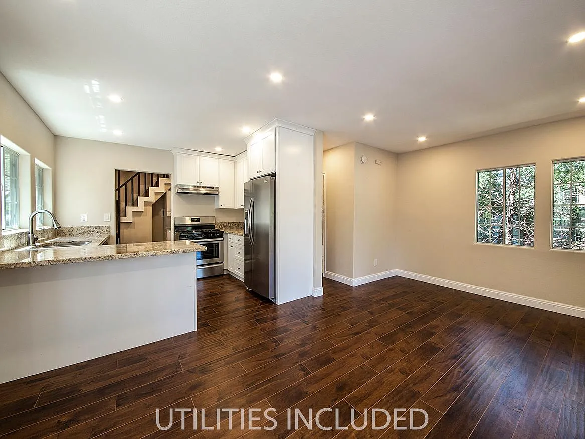 23853 Wildwood Ln — Photo 3