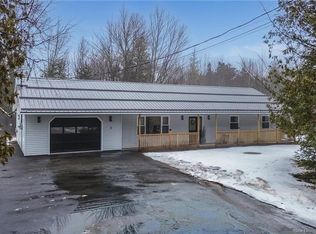 9 Country Squire Ln, New Maryland, NB E3C1W5