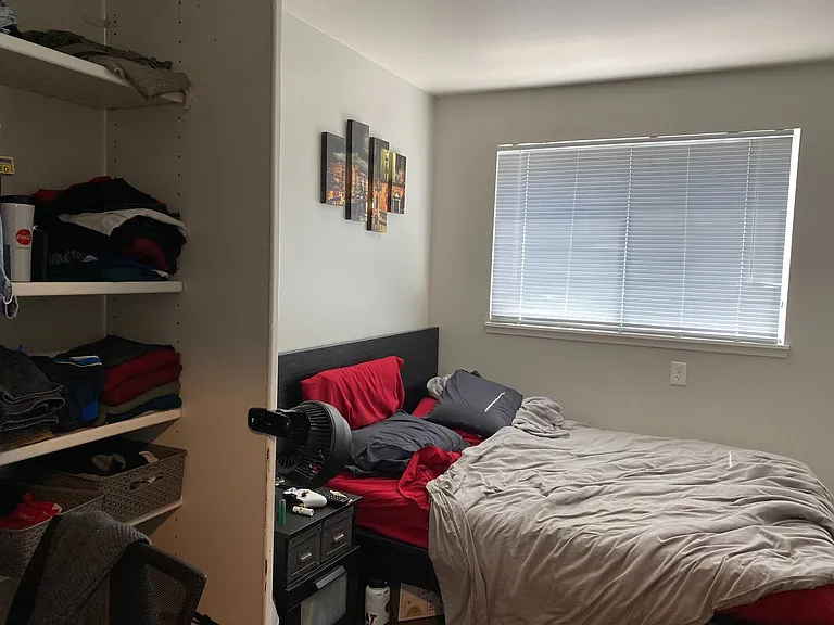 Adams Court Apartments — Photo 12