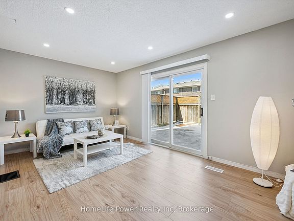 4th image of 31 Greengate Rd #239
