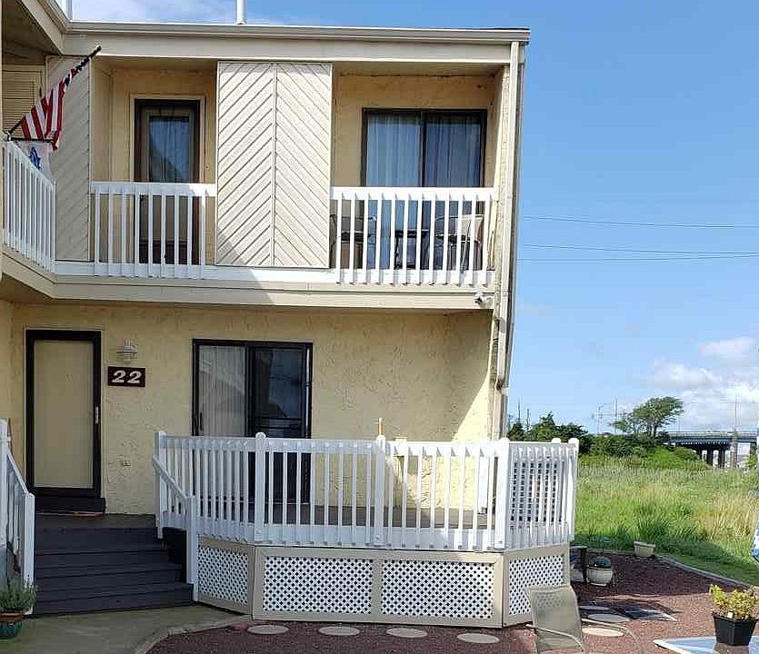 1st image of 610 W Burk Ave #22