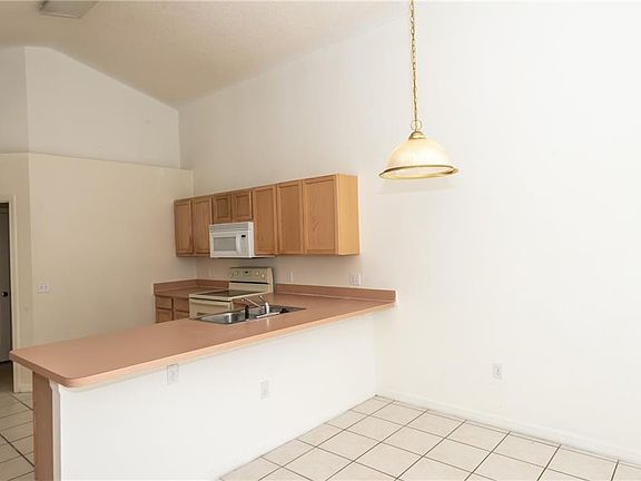4th image of 917 Lake Berkley Dr