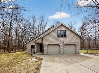 1636 E Siebert Rd, Midland, MI 48642