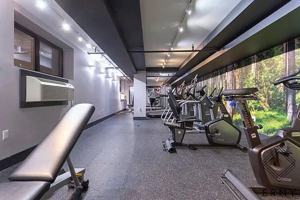 Rented by ERNY LLC | media 21