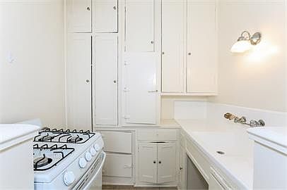 4th image of 21 Westminster Ave APT 208