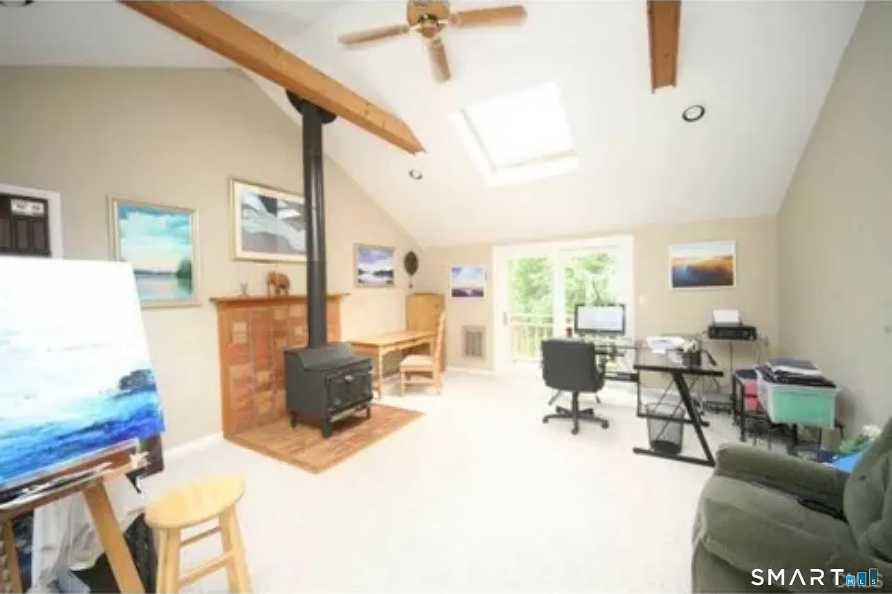 4 bed, 2.0 bath, 2325 sqft, $4,800 — Photo 2