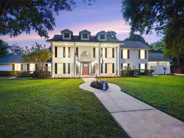 1910 Avenue L, Santa Fe, TX 77510