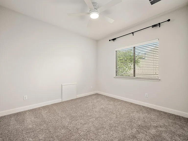 8620 Alophia Dr — Photo 23