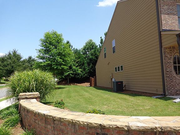 SIDE YARD
