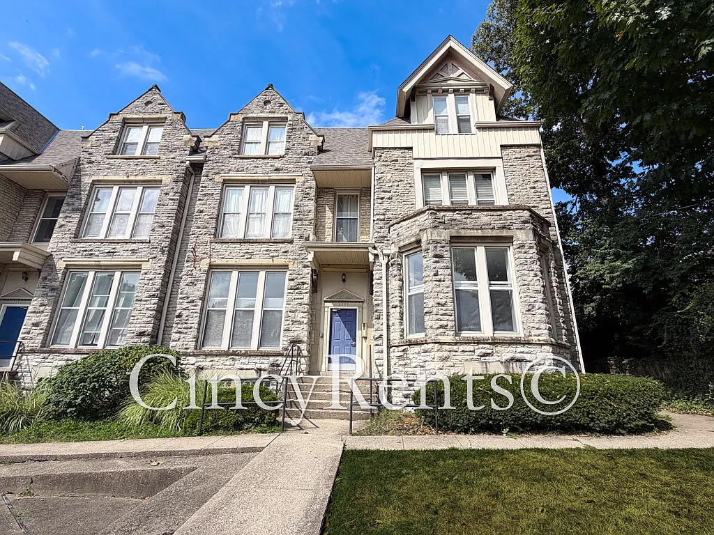 2 bed, 900 sqft, $1,395 — Photo 1