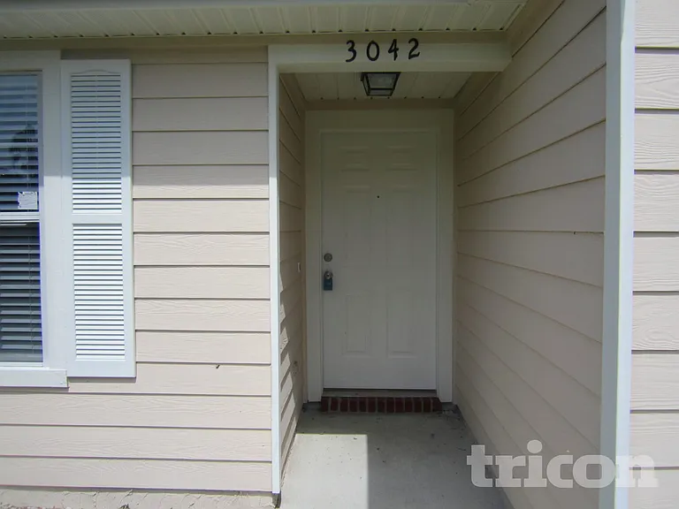3042 Waters View Cir — Photo 3
