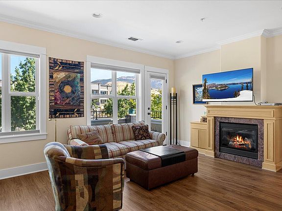 3rd image of 624 Fair Oaks Ct