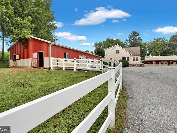 3rd image of 942 Valley Rd