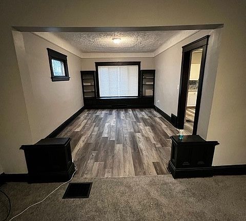5th image of 10604 Elmarge Ave