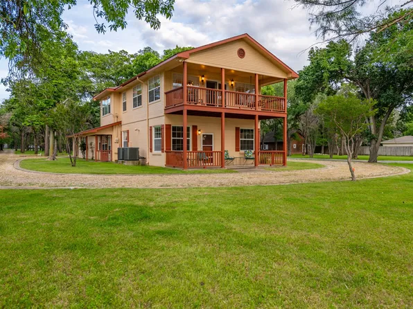 11715 Oakwood Ln, Fort Worth, TX 76179