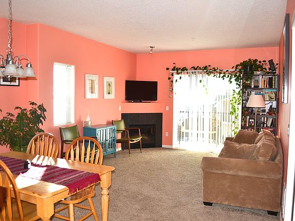 Living room w fireplace