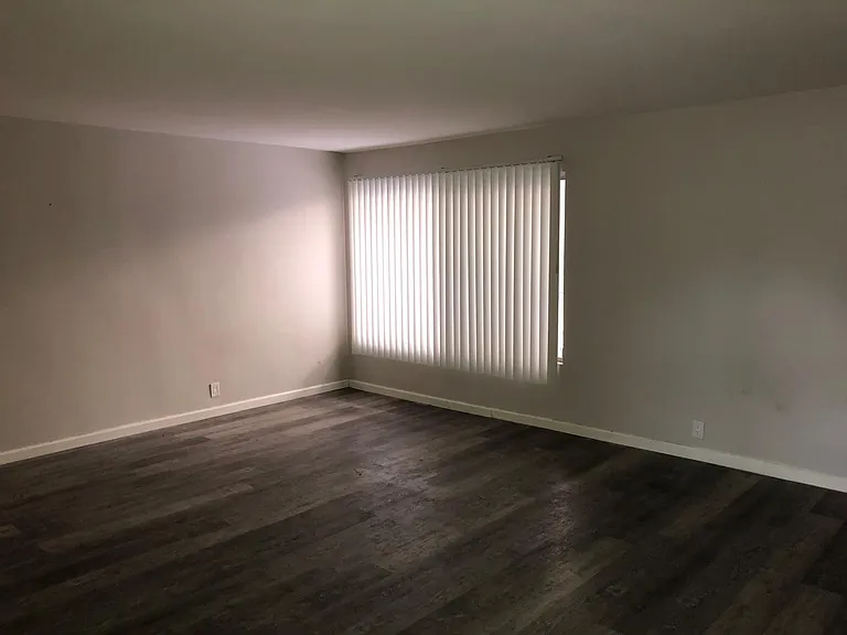 210 W Lemon Ave — Photo 13