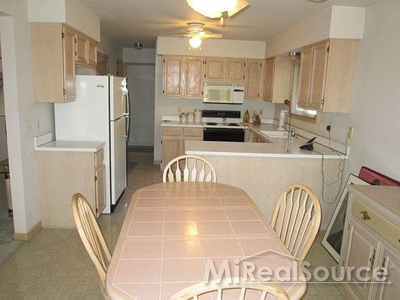 4th image of 33213 Mazara Dr