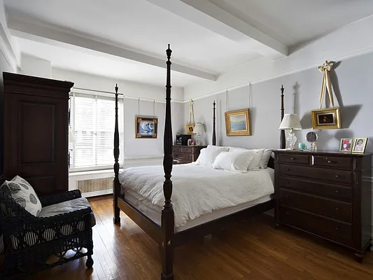 Sold by Sotheby's International Realty | media 10
