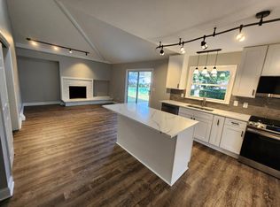 5785 Rochelle Dr, Greendale, WI 53129